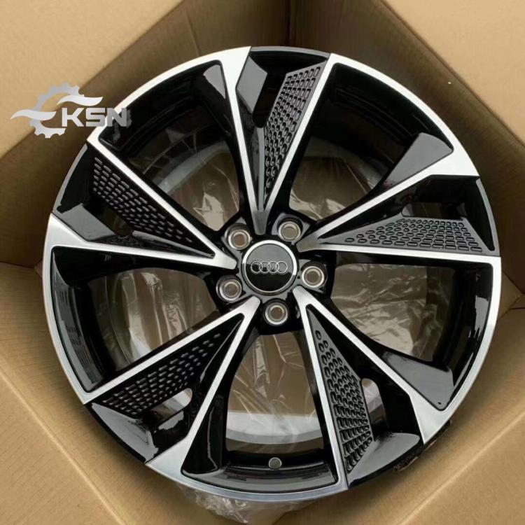 Custom forged aluminum wheels for Audi RS series with machined crocodile skin piano black