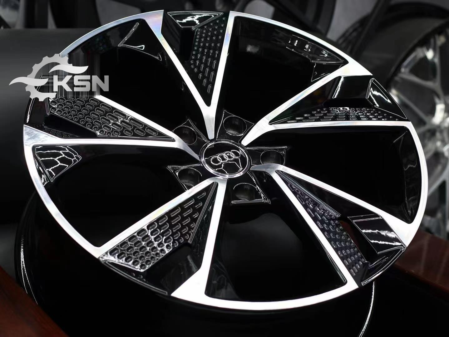 Custom forged aluminum wheels for Audi RS series with machined crocodile skin piano black