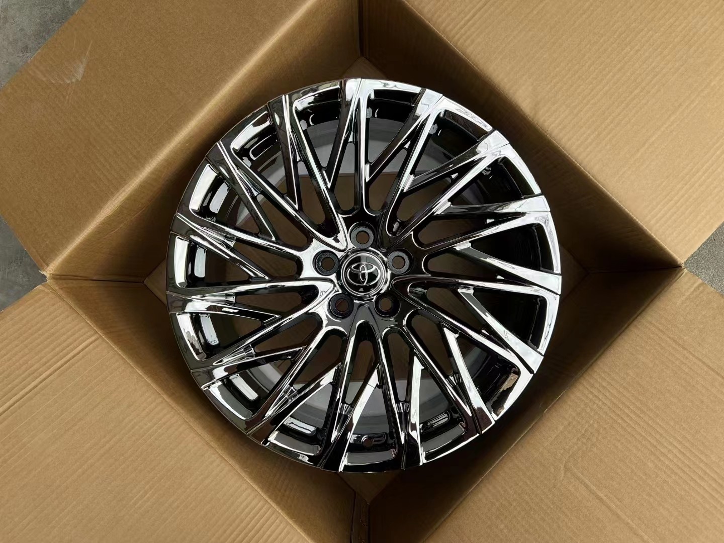 Custom aluminum forged wheel for Toyota Alphard and Sienna with electroplated surface