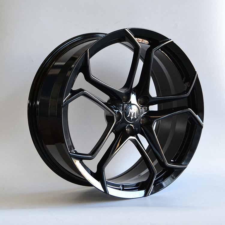 Modified wheels for Maserati Levante